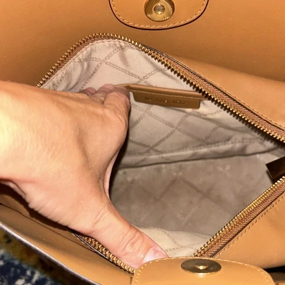 Like New Purse - Picture 3 of 4